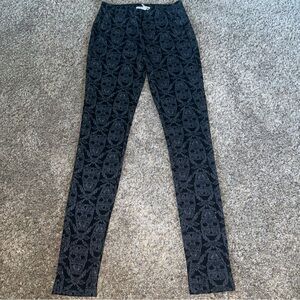 Bethany Mota Women’s Black Grey Skull Print Leggings Sz small